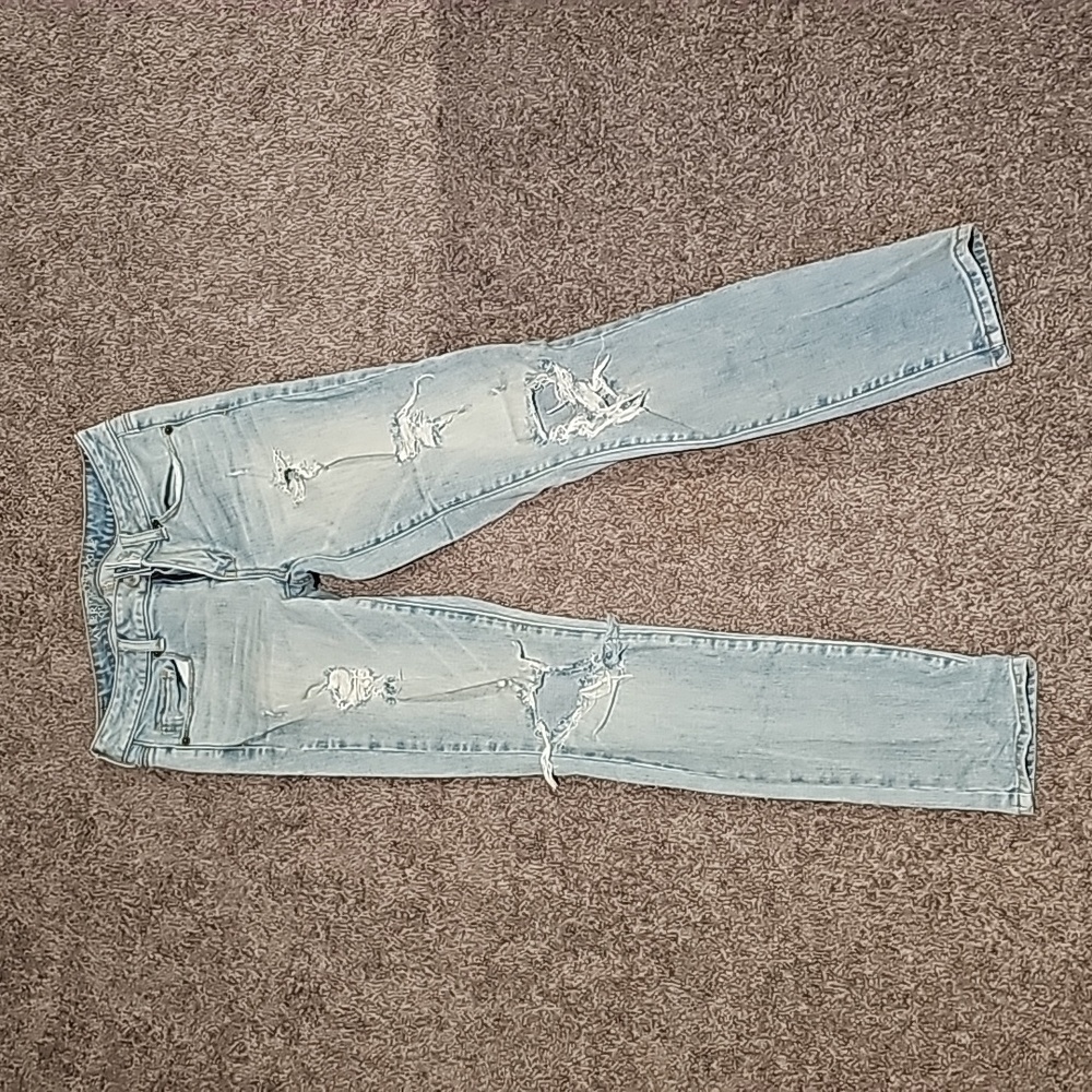 Womens American Eagle ripped jeans